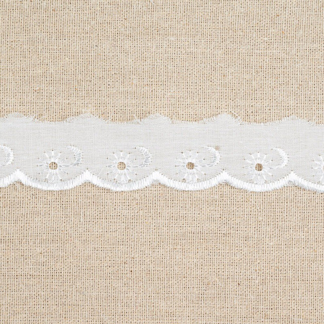 White Polycotton Broderie Anglaise Lace Trim 25mm Scalloped Edge 3m Flower - ThreadandTrimmings