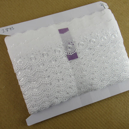 White Flat Broderies Anglaise - 50mm Wide - Scalloped Daisy Chain 3 Meters 2873 - ThreadandTrimmings