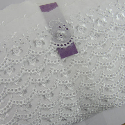 White Flat Broderies Anglaise - 50mm Wide - Scalloped Daisy Chain 3 Meters 2873 - ThreadandTrimmings