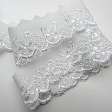 White Cotton Broderie Anglaise with Daisy Chain - Straight & Flat - 30mm - 2871 - ThreadandTrimmings