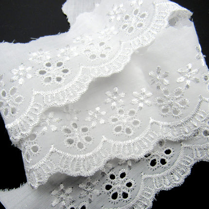 White Broderie Anglaise with Flat Daisy Chain x 3 Meters 50mm Wide 3118 - ThreadandTrimmings