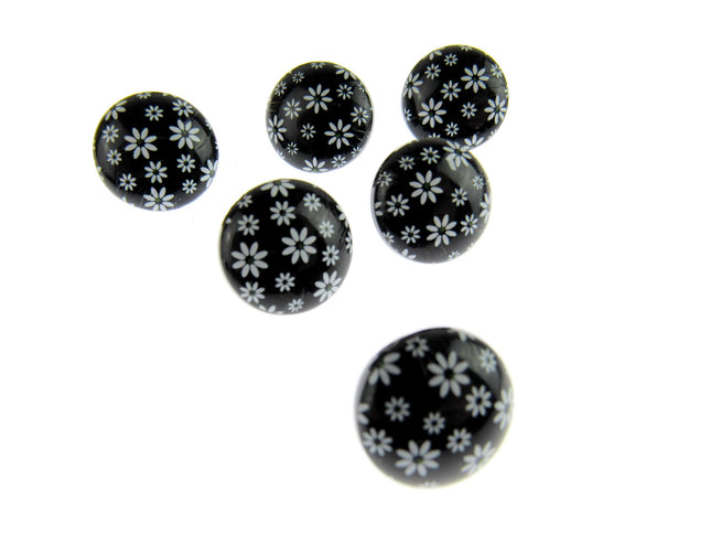 Round Black Daisy Shank Buttons with Daisy Print 15mm WB364424